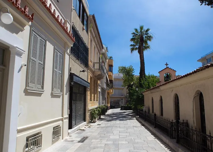 Plato'S Square Apartments
